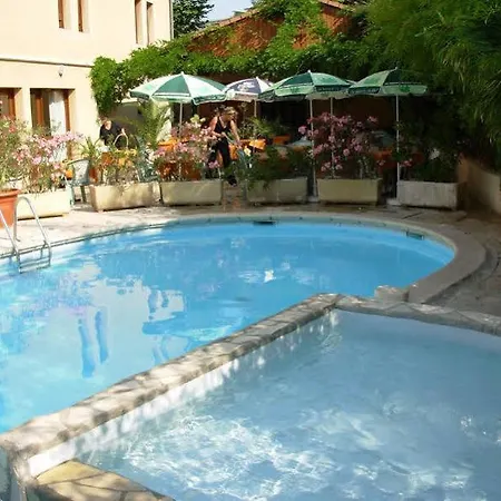 The Originals City, Est Hotel